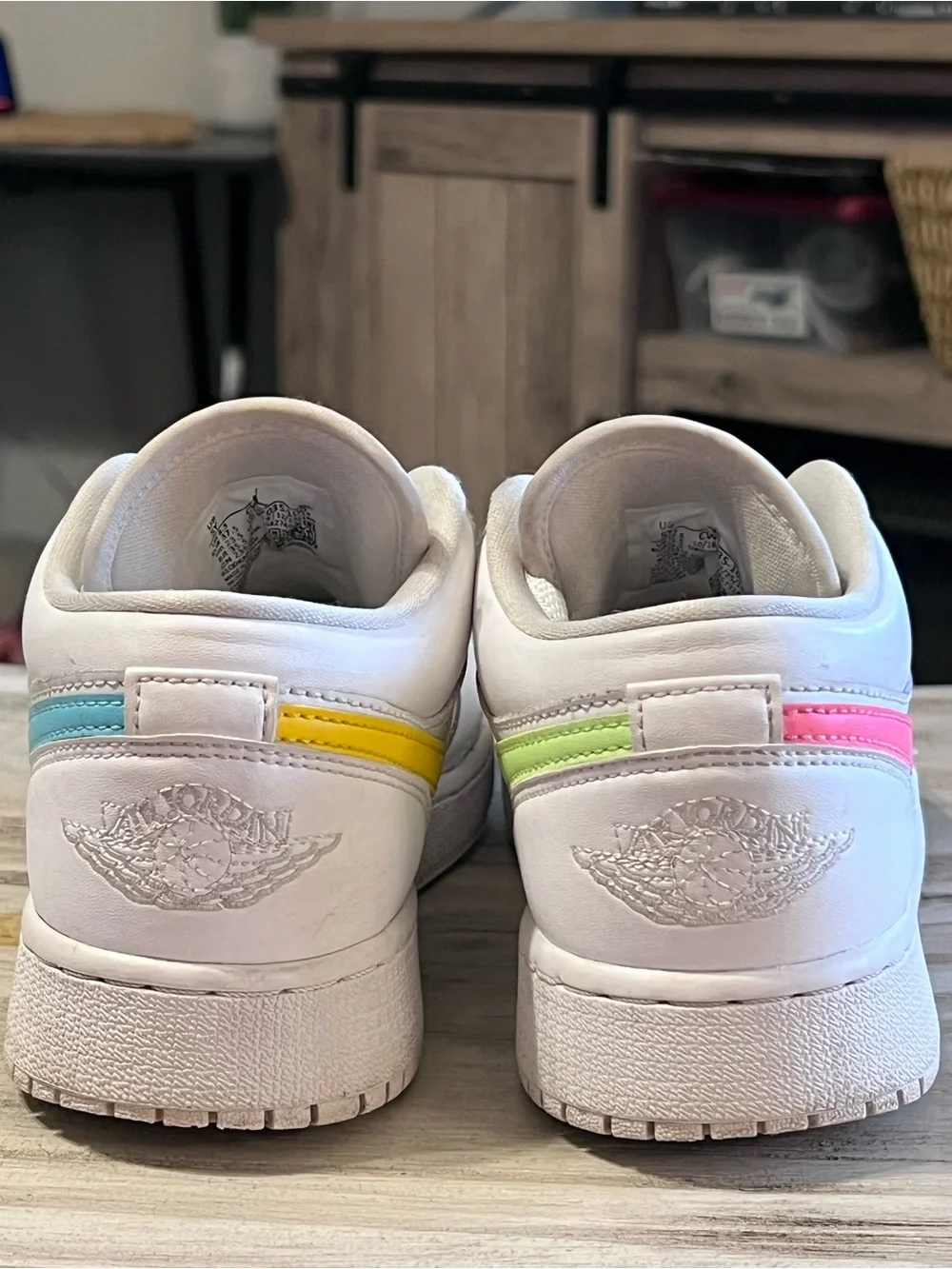 Air Jordan 1 Low White Neon Multicolor Swoosh 5Y Women’s 6.5 CW7035-100